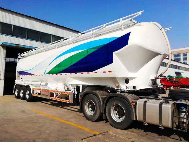 Pengangkutan khusus tepung 3 gandar pompa trailer tanker semen curah masuk-keluar