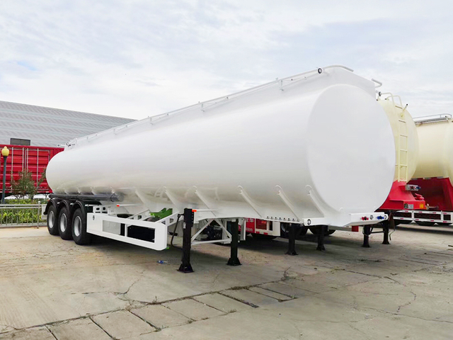 三軸 45000 リットル輸送オイルタンク燃料タンカートレーラー
